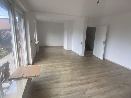 Wohnzimmer mit Terrasse 2-1.jpg