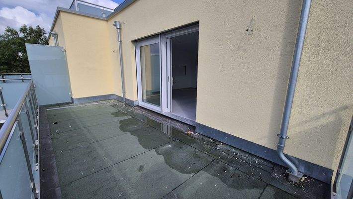 Balkon (noch ohne Fliesen)