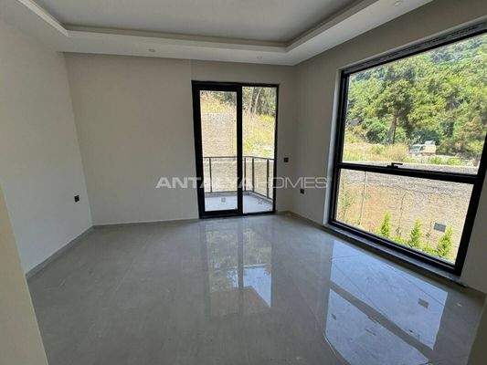 Luxury Real Estate with Swimming Pool in Alanya Center