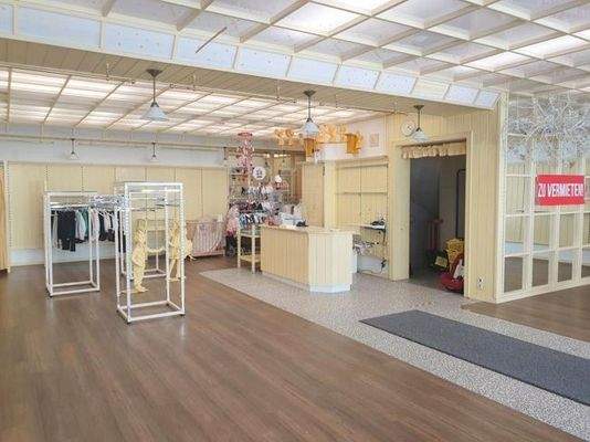 mit Zugang zum internen Treppenhaus, ...