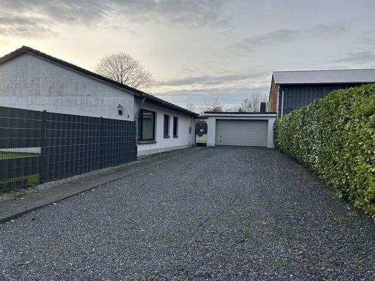 Auffahrt zum Anwesen