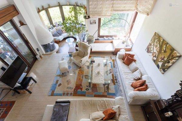 Blick von der Galerie in den Wohnbereich