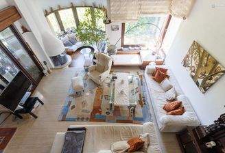 Blick von der Galerie in den Wohnbereich