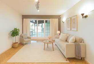 Büro 2 Zugang Terrasse (KI generiert)