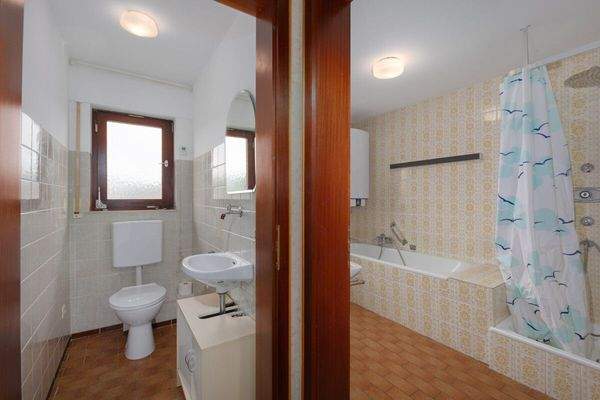 Badezimmer und separates WC OG