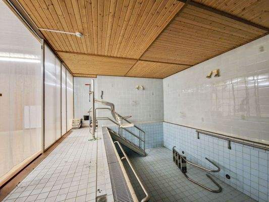 Schwimmbad im Keller