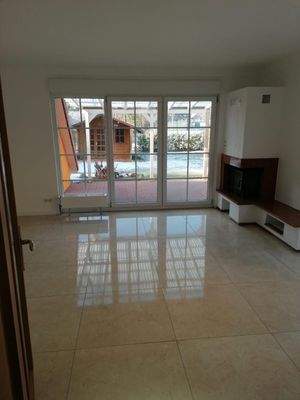 Wohnzimmer mit Kamin.jpeg