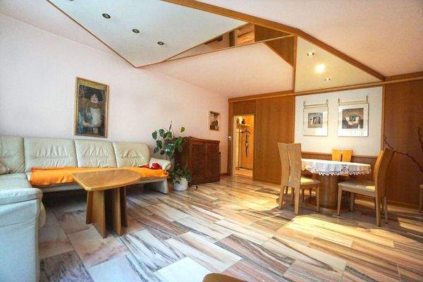 Wohnzimmer mit Essbereich