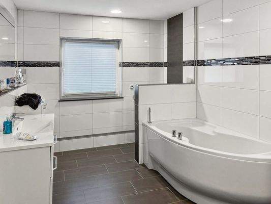 Badezimmer Ansichten_2