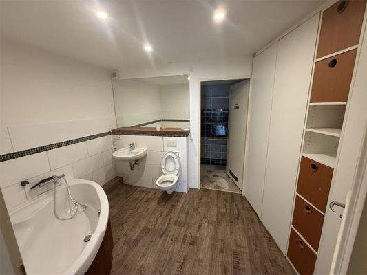 Bad Leerwohnung 1. OG re