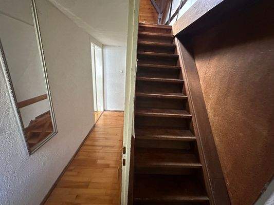 Treppe zur Dachgeschoss