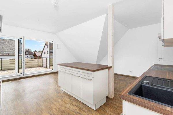 Heller Wohn-/Essbereich