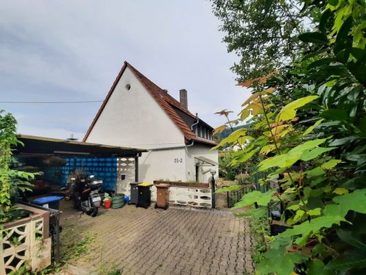 Haus mit Carport.jpg