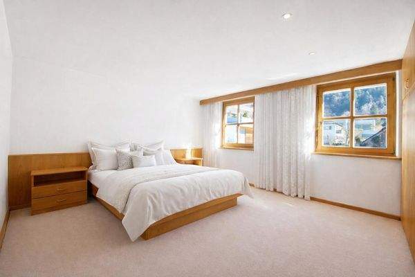 Großes Schlafzimmer