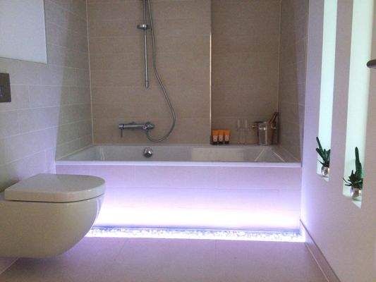 neuinstalliertes Badezimmer