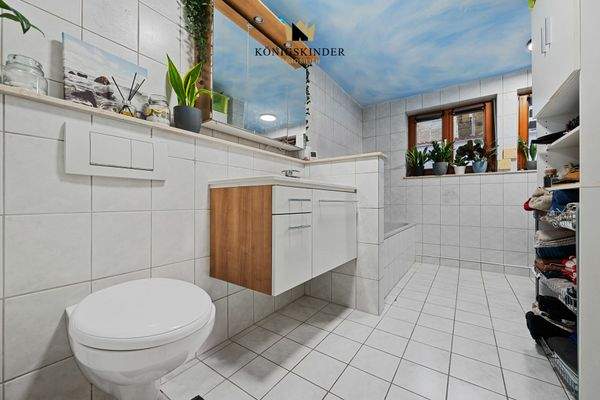 ...und Badezimmer...