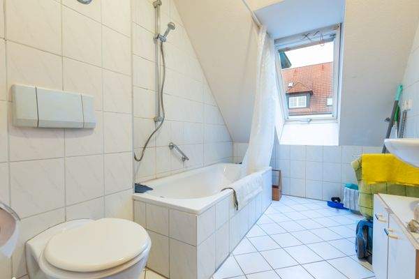 Lichtdurchflutetes Badezimmer