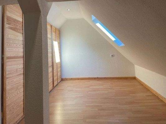 ausgebauter Spitzboden_Nutzfläche mit Schrankverkleidung