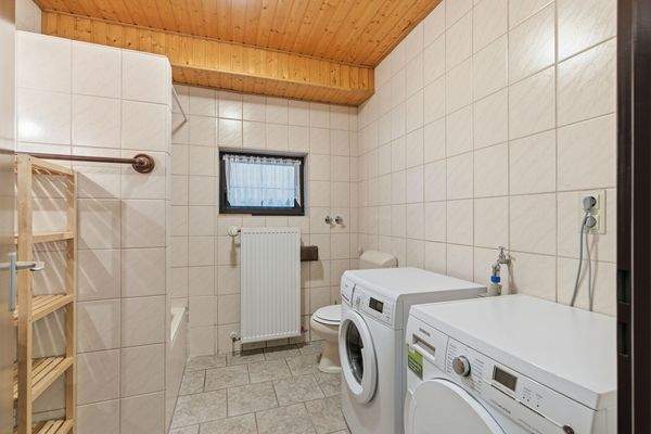 Badezimmer/Waschküche UG