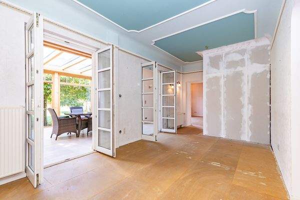 Esszimmer mit Blick zum Wintergarten