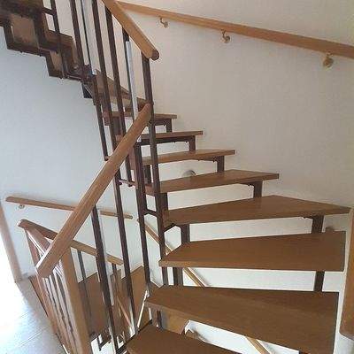 Treppe ins DG.jpg