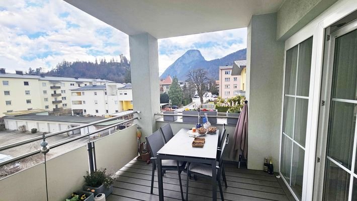 Balkon mit Blick zum Pendling, Hochwertige 3-Zimmerwohnung mit Carport