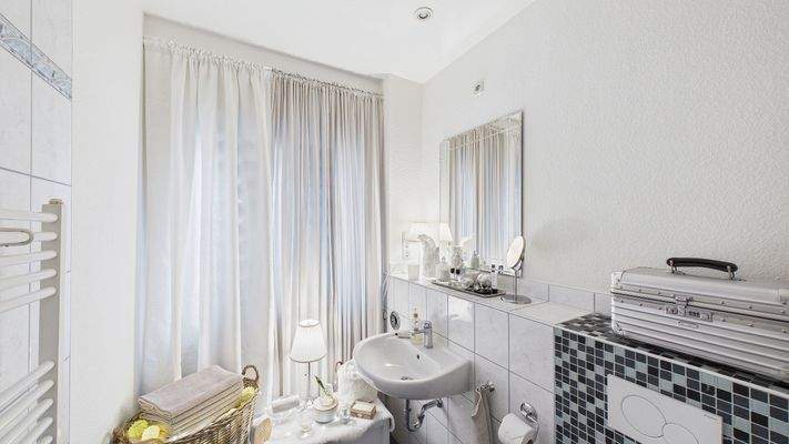 Badezimmer 2. OG stilvoll eingerichtet