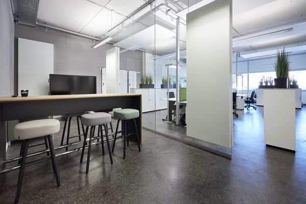 Coworking Besprechung u. Akustikabsorber