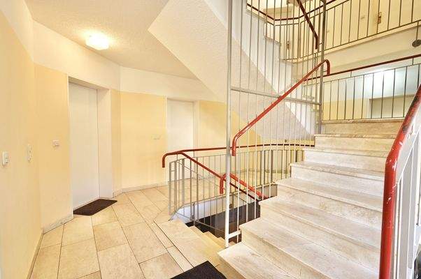 Eingangsbereich des Mehrfamilienhauses