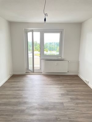 Wohnzimmer mit Balkon