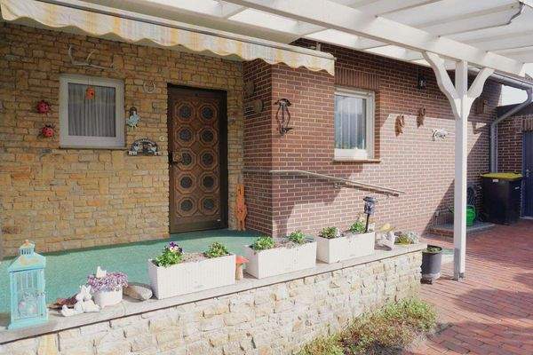 Eingansbereich mit Terrasse