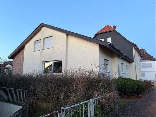 Hausansicht aus Straßenperspektive