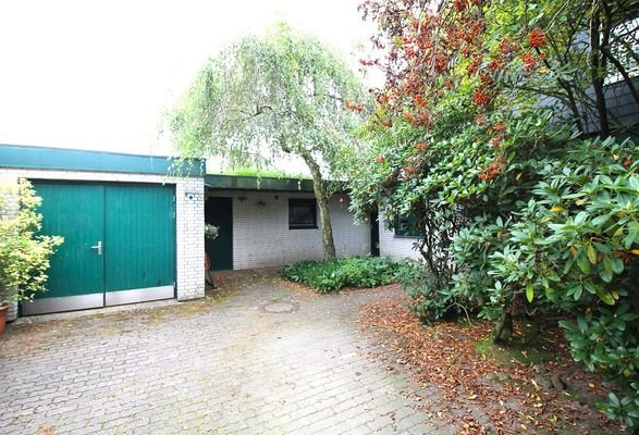 Garage und Stellplatz.JPG