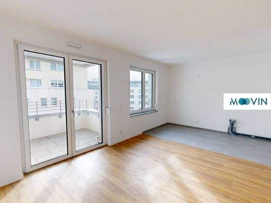 Ansicht II: Wohn- und Essbereich mit angrenzendem Balkon