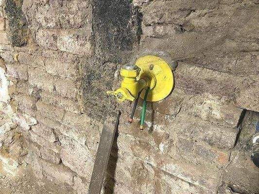 Gasanschluss im Keller