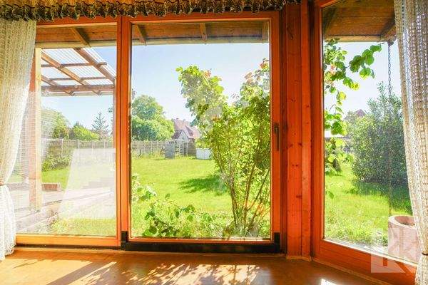 mit Blick in den Garten