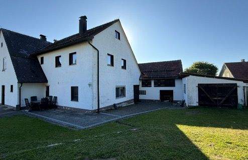 Anbau mit Nebengebäuden