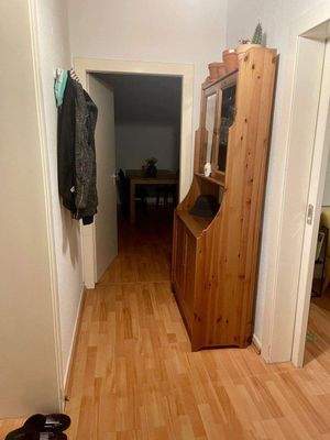 Flur  1. OG li möbliert