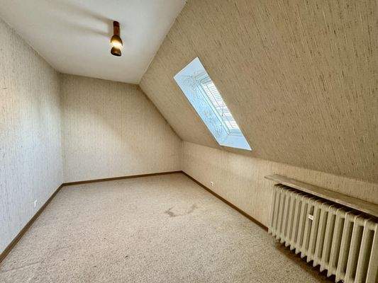 kleines Zimmer im Dachgeschoss