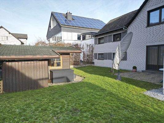 ...Zugang zur Terrasse und Garten