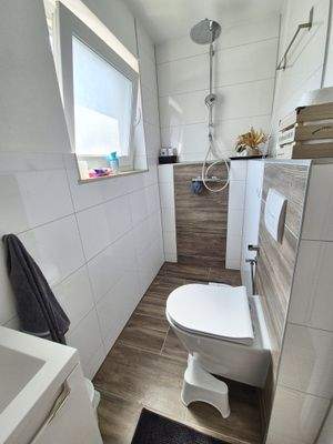 Tageslichtbad mit bodengleicher Dusche EG