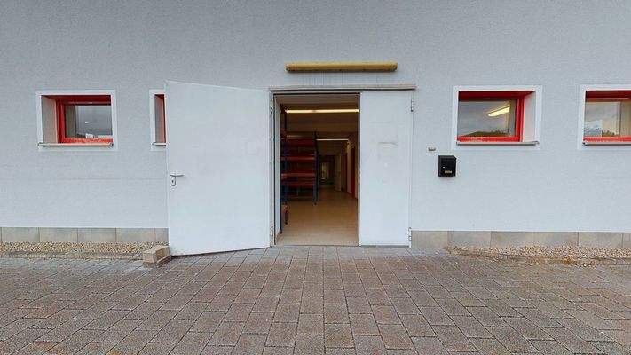 Hier findet in Zukunft Ihre Warenausgabe und Annah