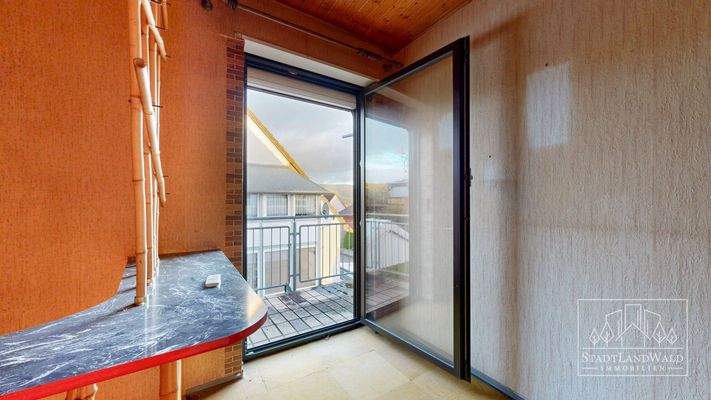 DG - Treppenhaus mit kleinem Balkon