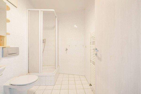 Badezimmer mit Dusche