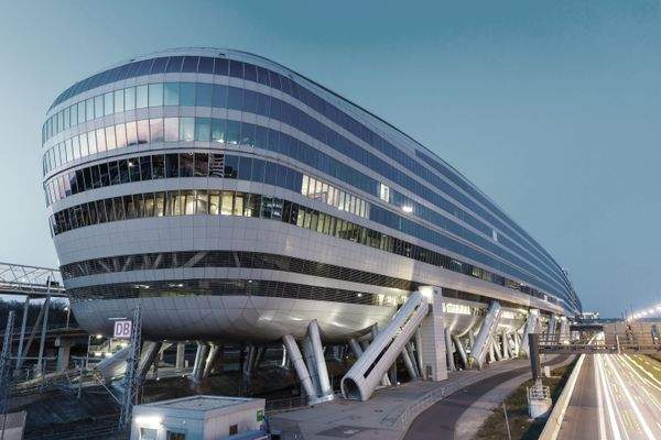 Regus_Frankfurt The Squaire_Centre 8553_Germany_Bu