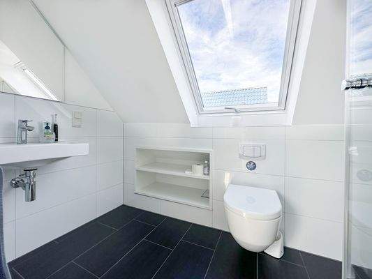 Duschbad im Spitzboden