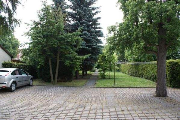 Stellplätze und Ansicht Garten