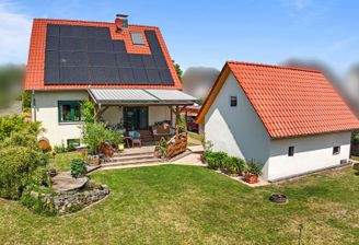 001 Haus und Nebengebäude.JPG