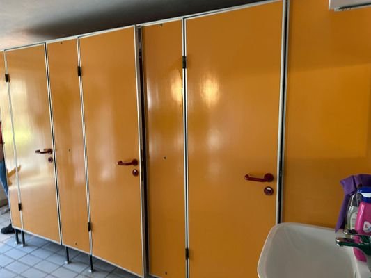 Umkleiden im Wellnessbereich 6785a921-db19-4a11-b1f9-60ceb278f007