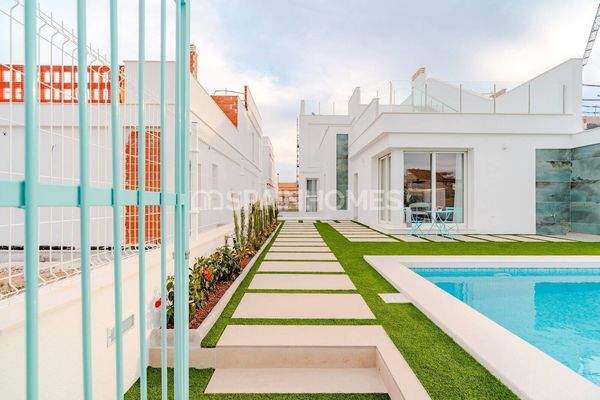 3-Bedroom Villas with Pools and Parking in Los Alcázares Murcia